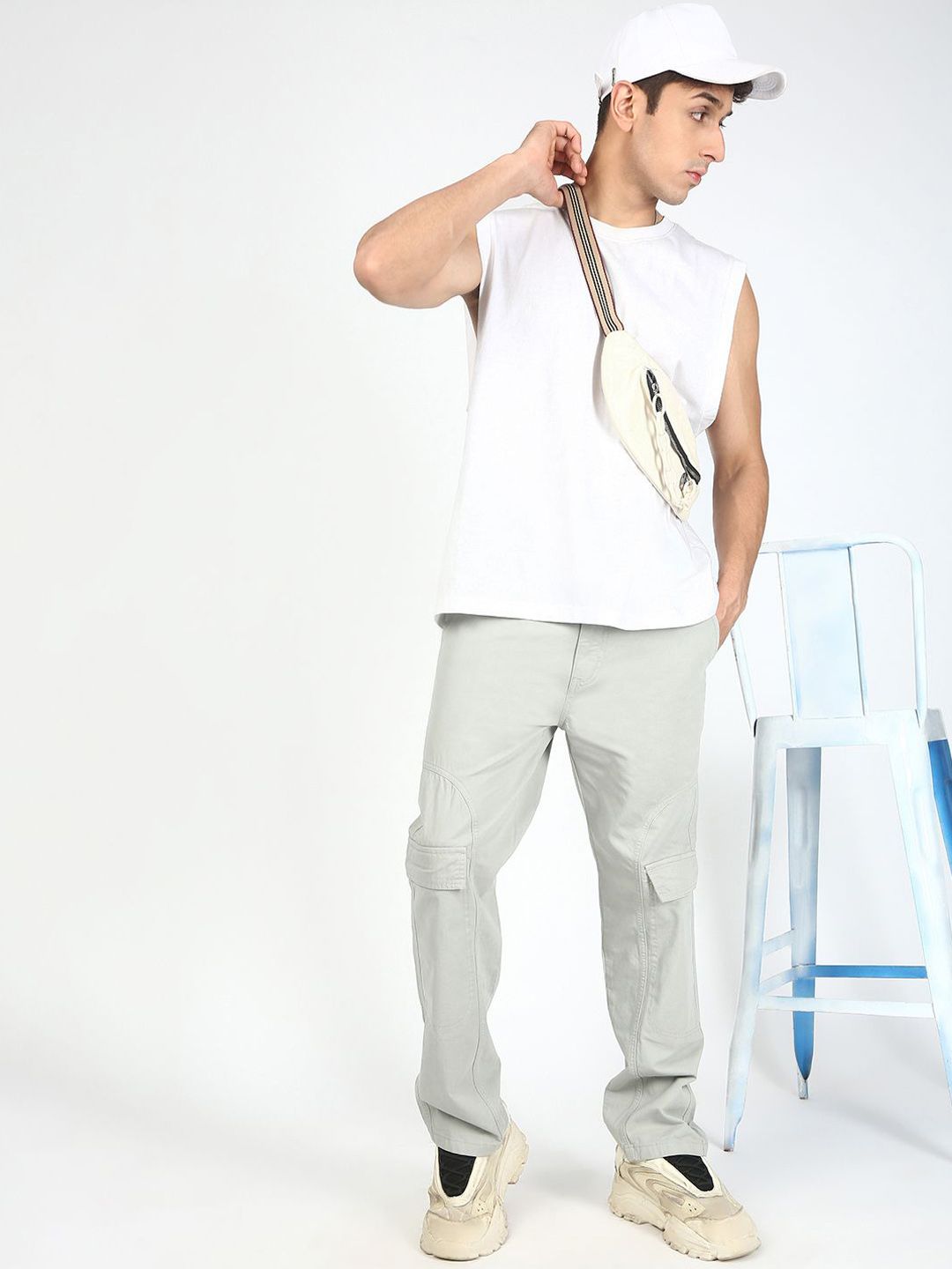 Bene Kleed Men Relaxed Fit Mid-Rise Cotton Cargos Trousers
