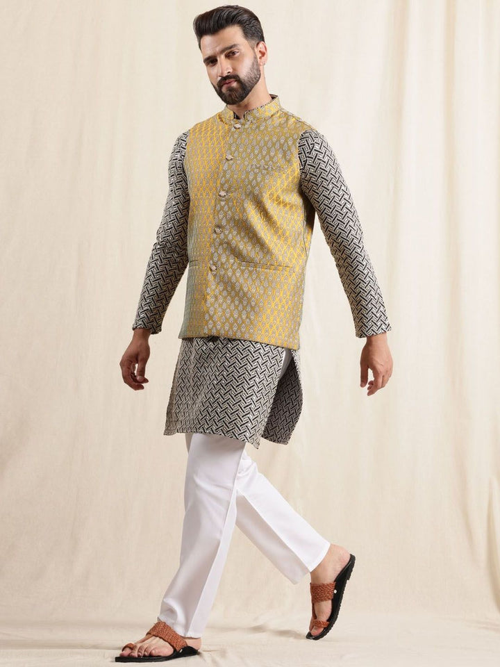 Anouk Men Embroidered Regular Pure Cotton Kurta with Pyjamas