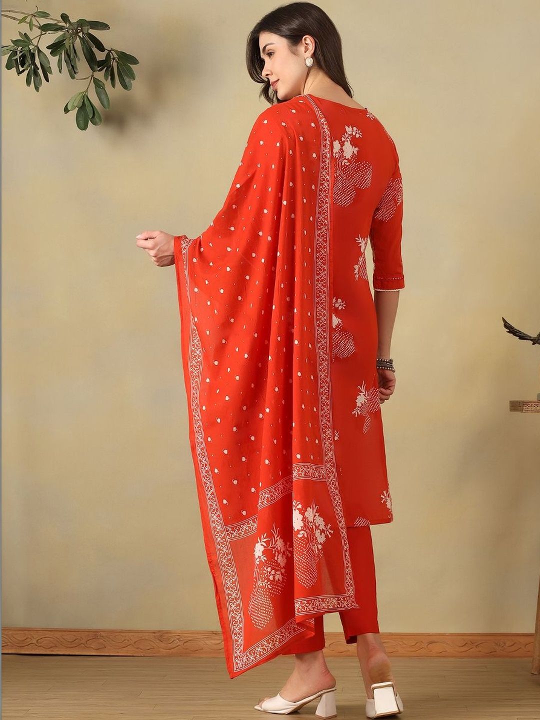 Mamicha Women Floral Printed Regular Pure Cotton Kurta with Trousers & With Dupatta