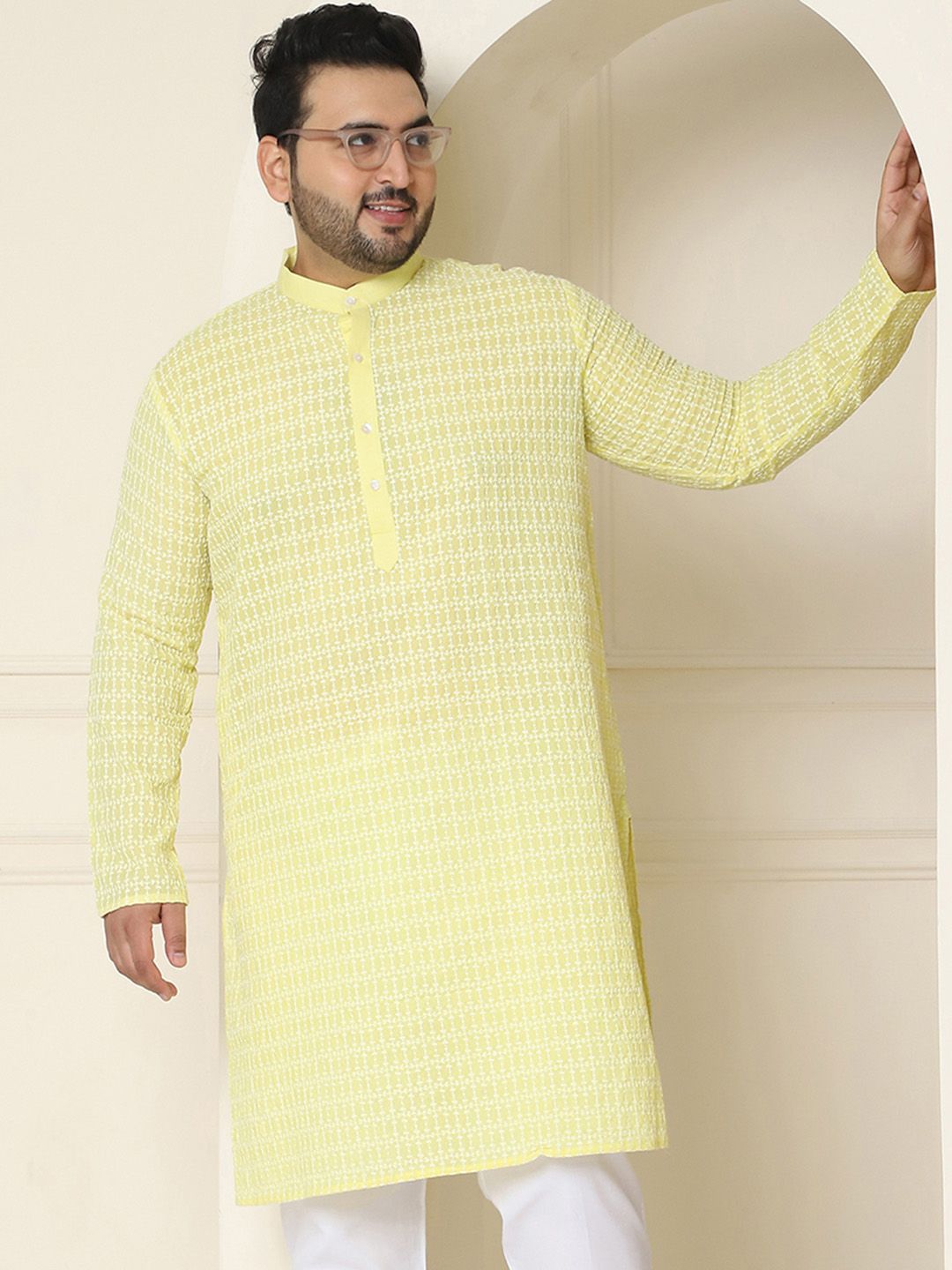 SOJANYA PLUS Floral Embroidered Band Collar Thread Collar Straight Kurta