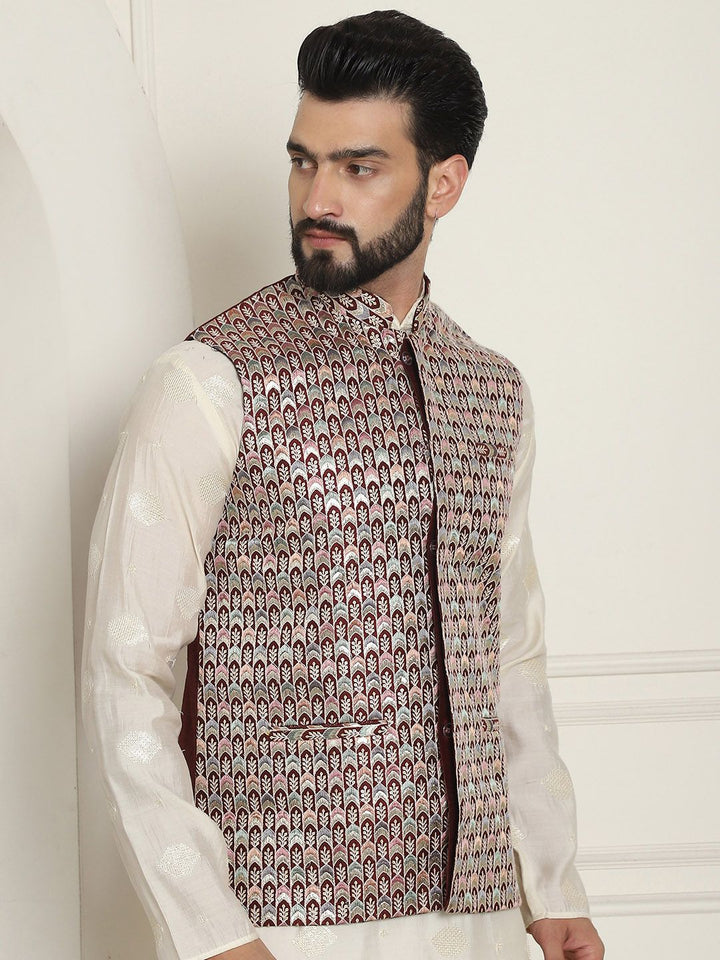 SOJANYA LUXE Men Embroidered Mandarin Collar Nehru Jackets