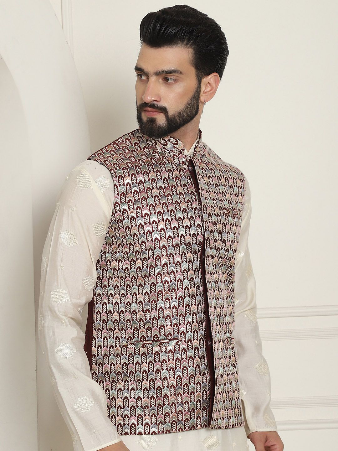 SOJANYA LUXE Men Embroidered Mandarin Collar Nehru Jackets
