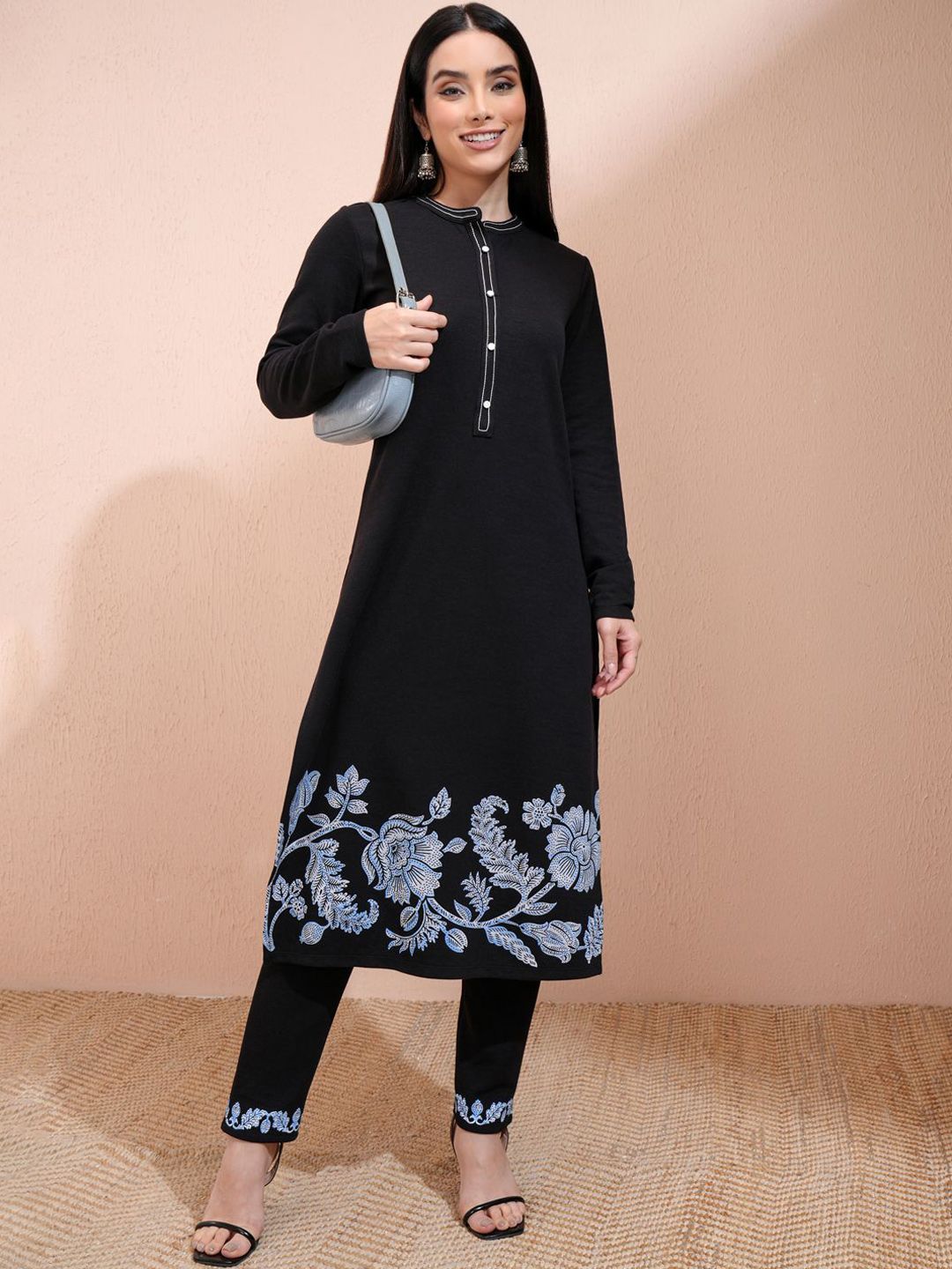 Vishudh Black Floral Printed Mandarin Collar Straight Kurta With Trousers