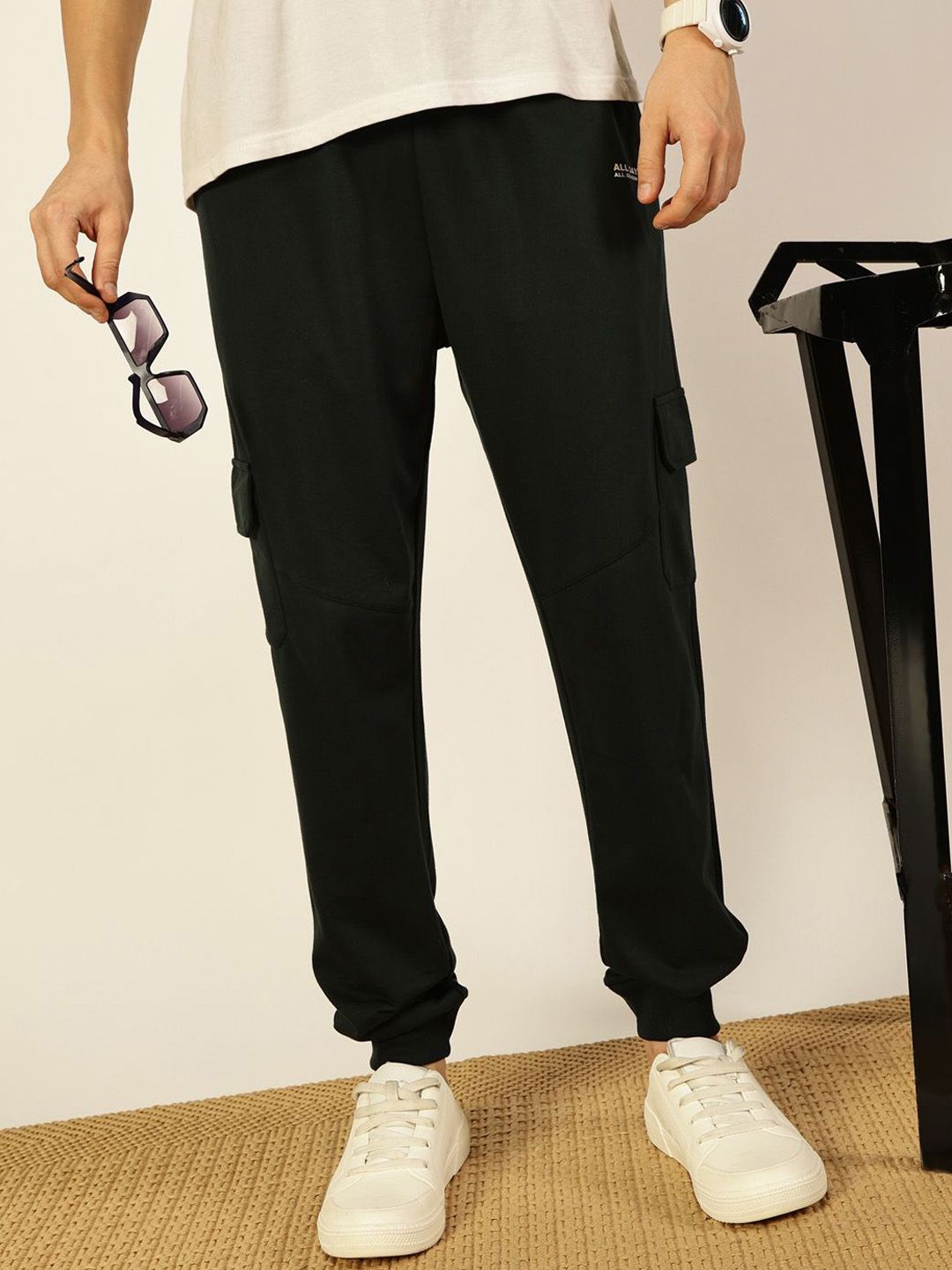 Thomas Scott Men Mid-Rise Track Pants