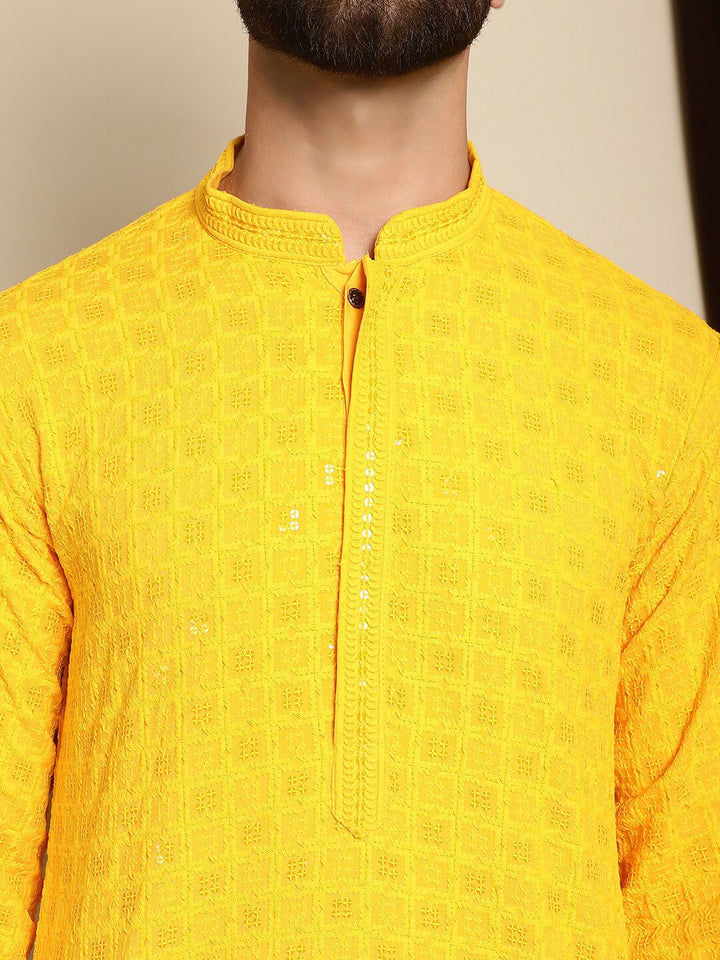 Kurta Kapas Tulen Kolar Mandarin Bersulam Geometri Anouk Dengan Churidar