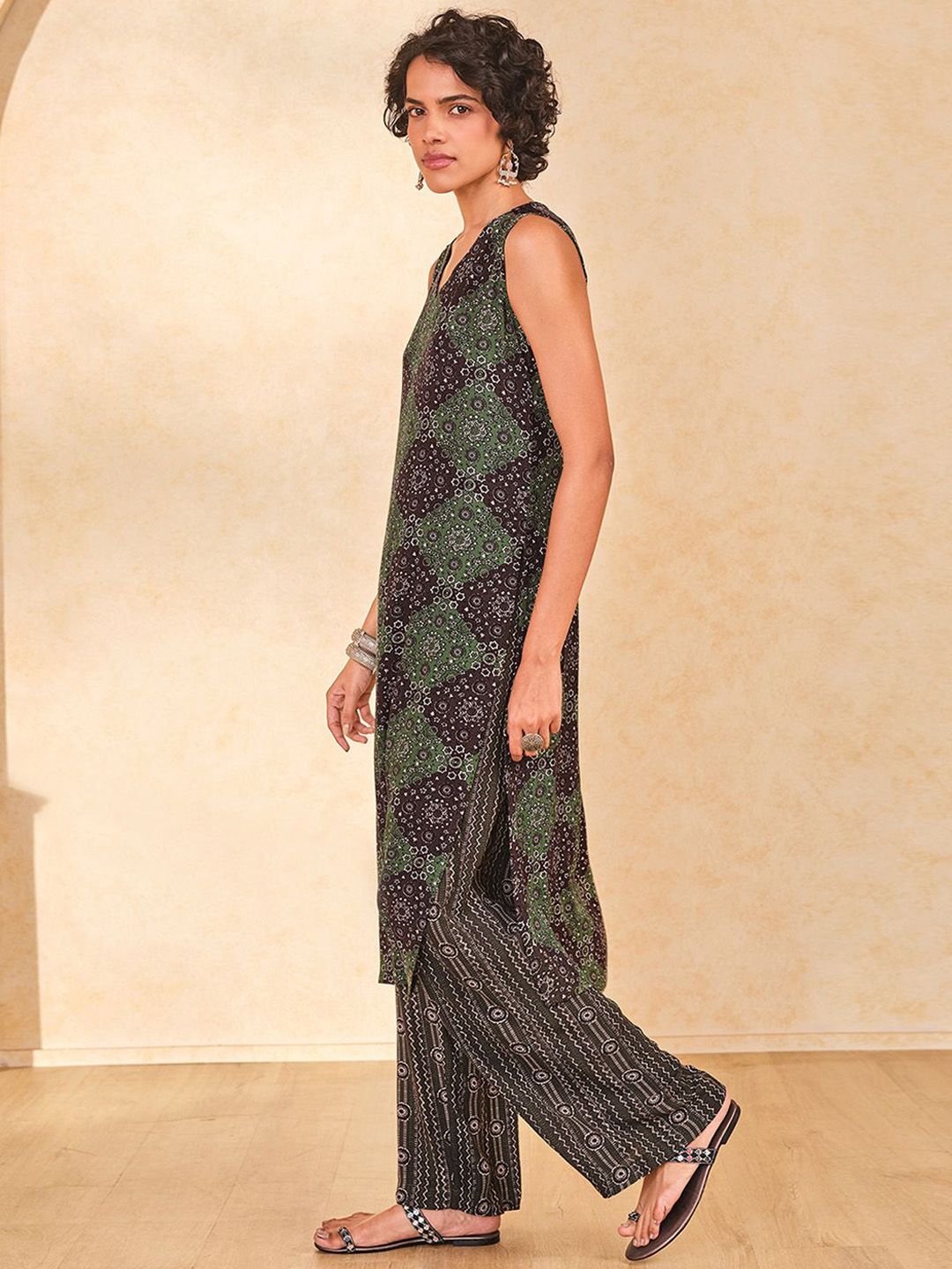 Global Desi Floral Printed V-Neck Kurta With Trousers