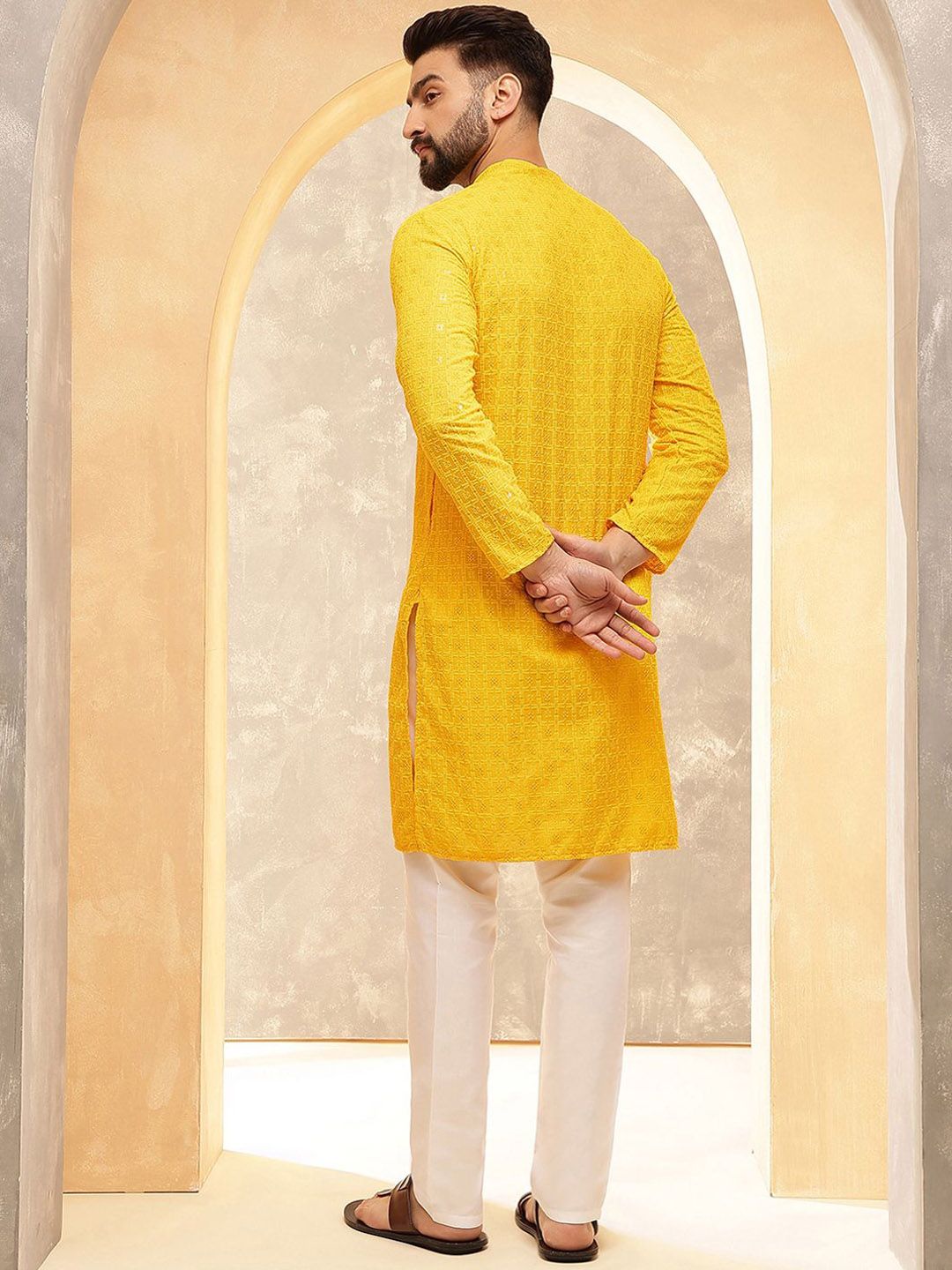 Anouk Mustard Kolar Mandarin Bersulam Geometri Kurta Lurus Kapas Tulen Bersulam