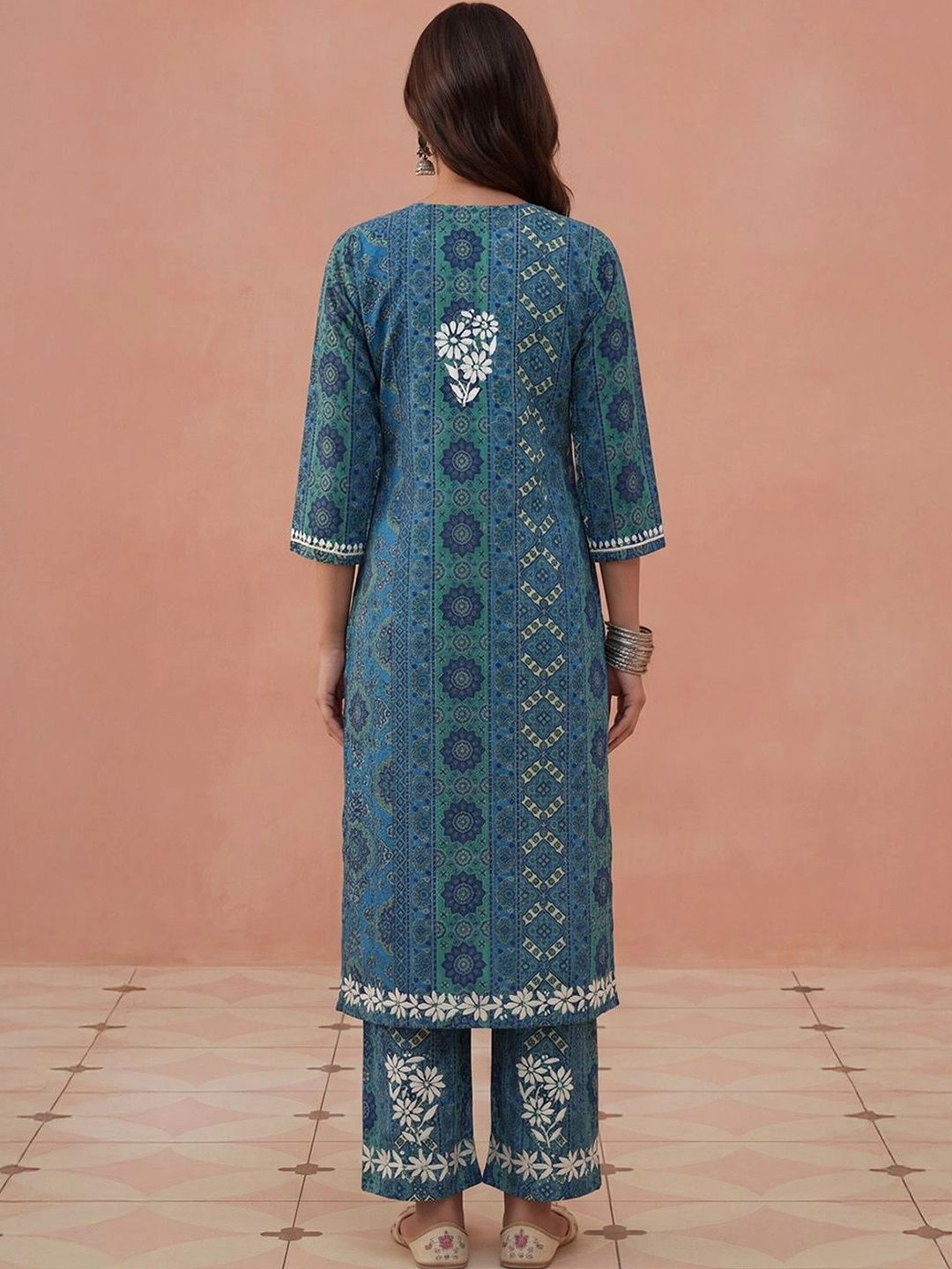 Rumah Chikankari Wanita Biasa Chikankari Silk Crepe Kurta dengan Seluar