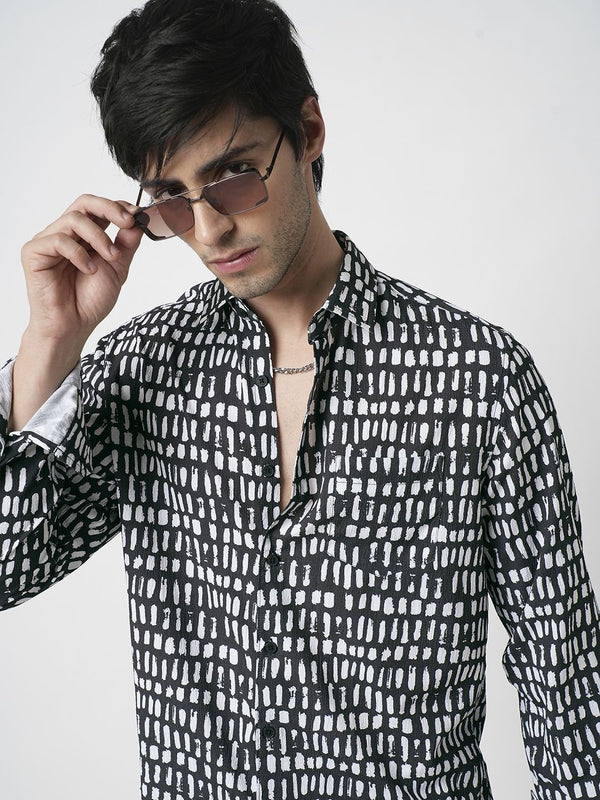 Vastrado Men Classic Spread Collar Geometric Printed Slim Fit Casual Shirt