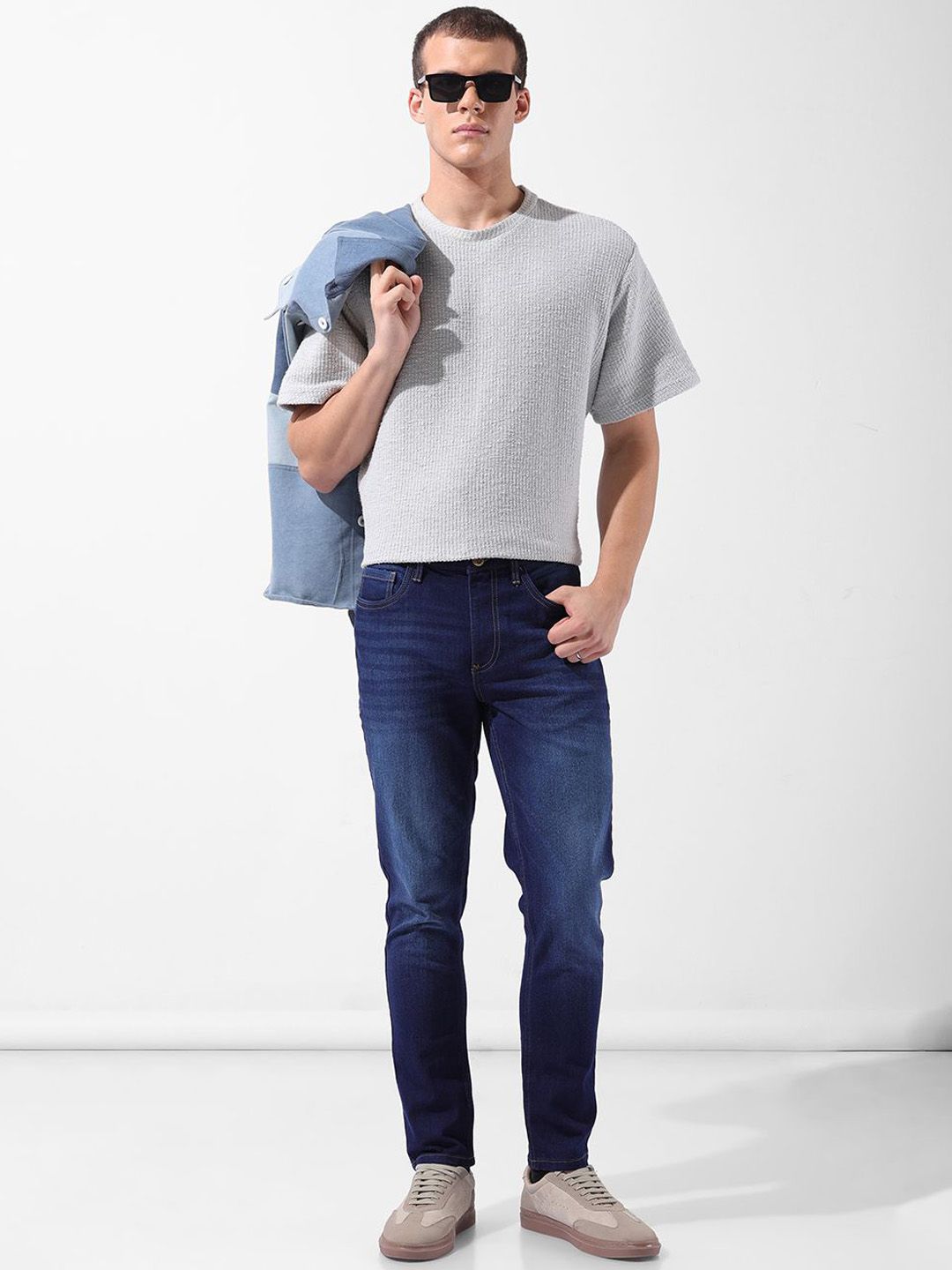 The Indian Garage Co Men Slim Fit Mid-Rise Clean Look No Fade Stretchable Jeans