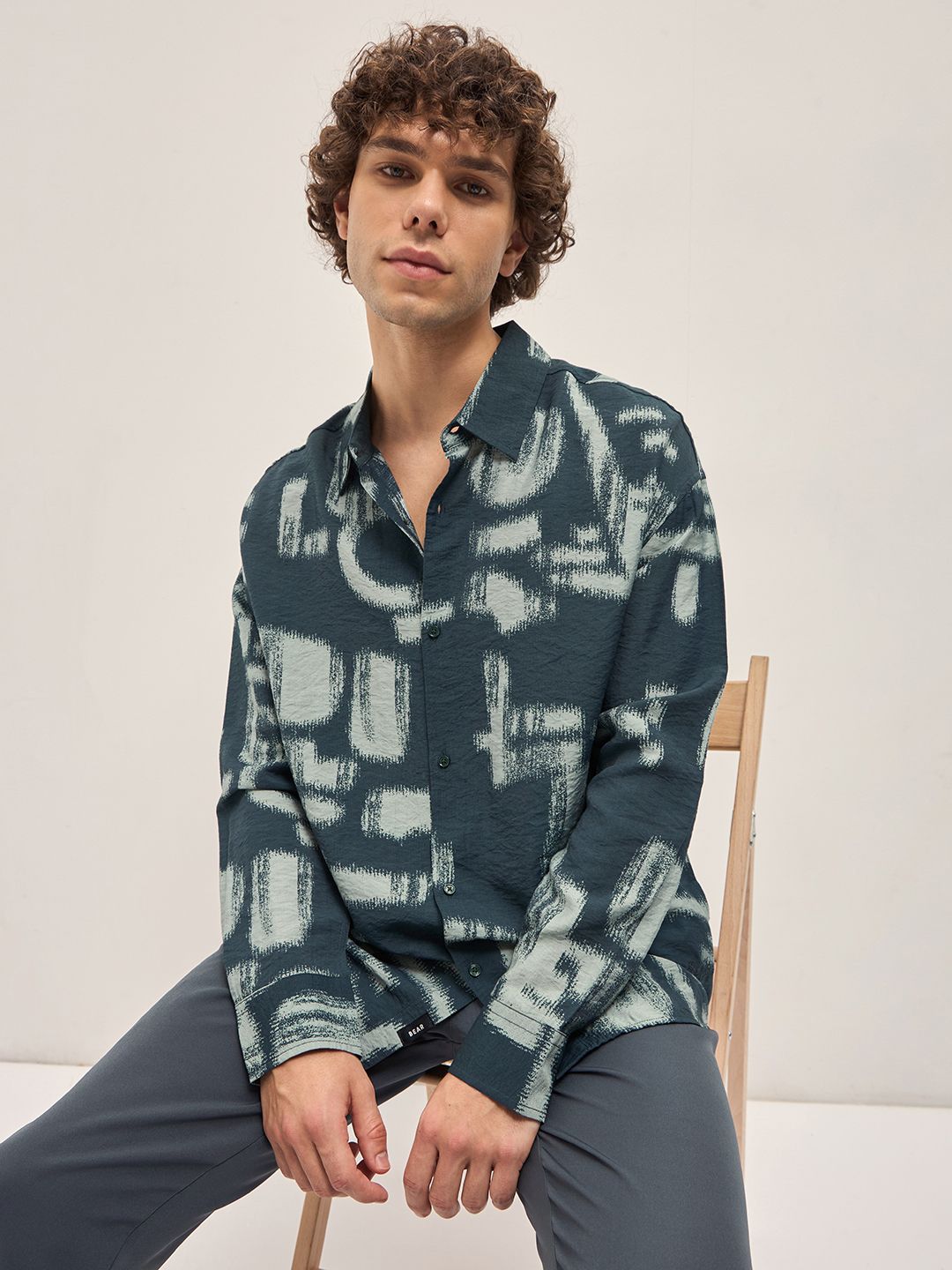THE BEAR HOUSE Men Spread Collar Abstract Printed Relaxed Fit Casual Shirt