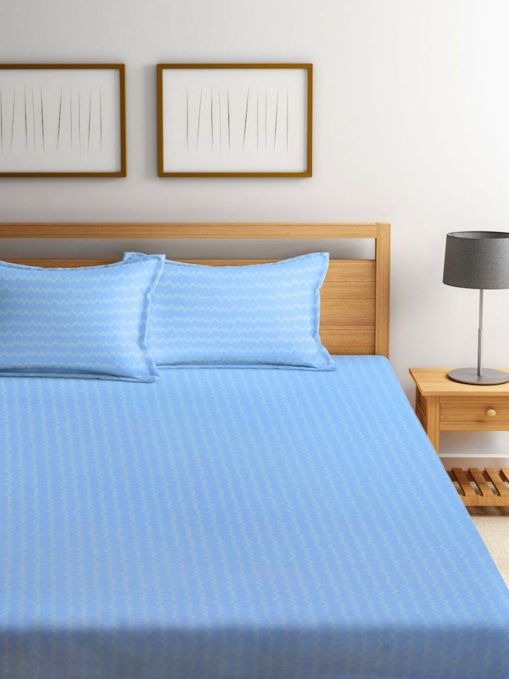 Myntra Elegant Homes Blue Chevron Polycotton 300 TC King Fine Bedsheet dengan 2 Sarung Bantal-98 x 87 inci