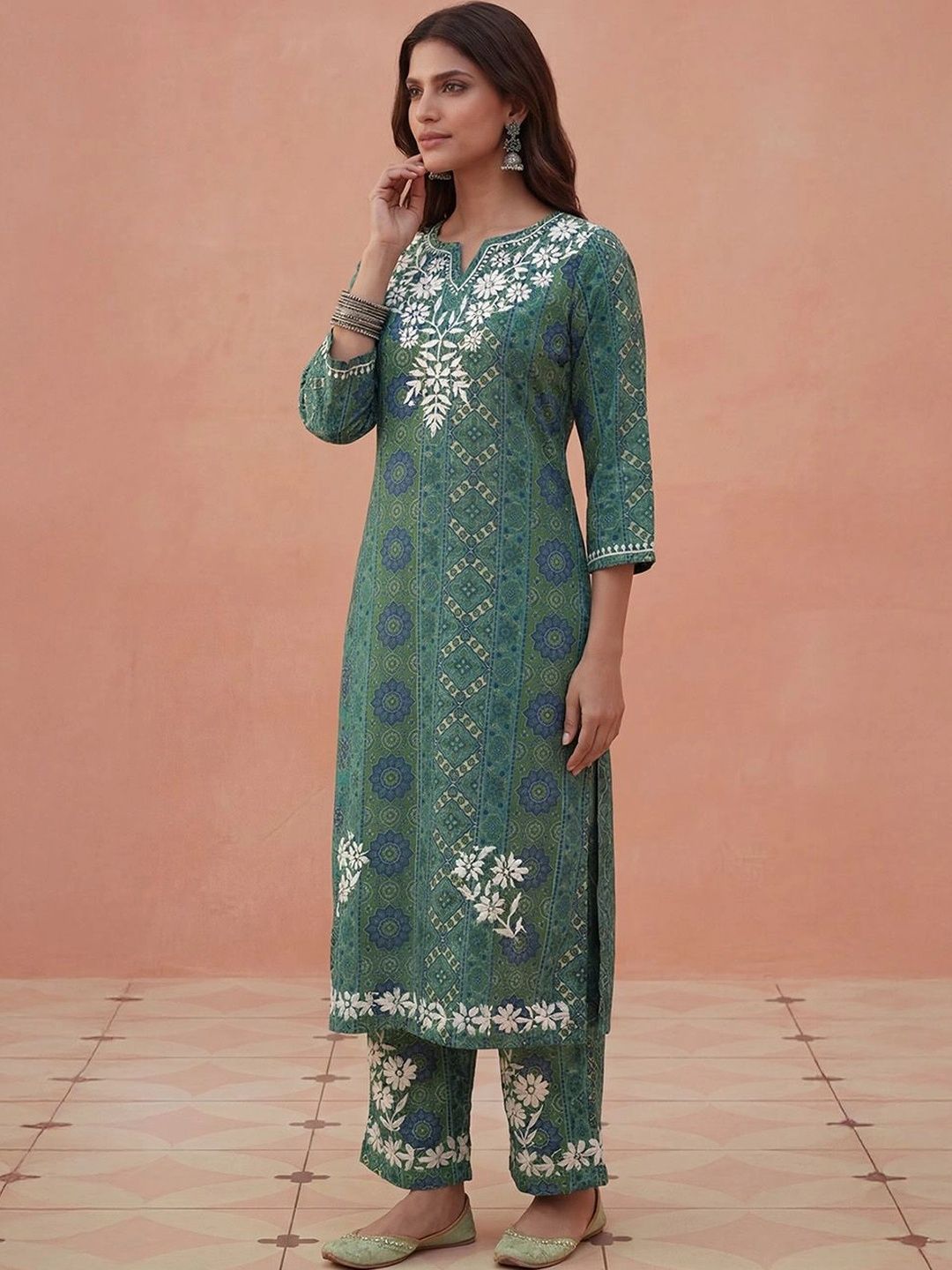 House of Chikankari Women Regular Chikankari Silk Crepe Kurta with Trousers