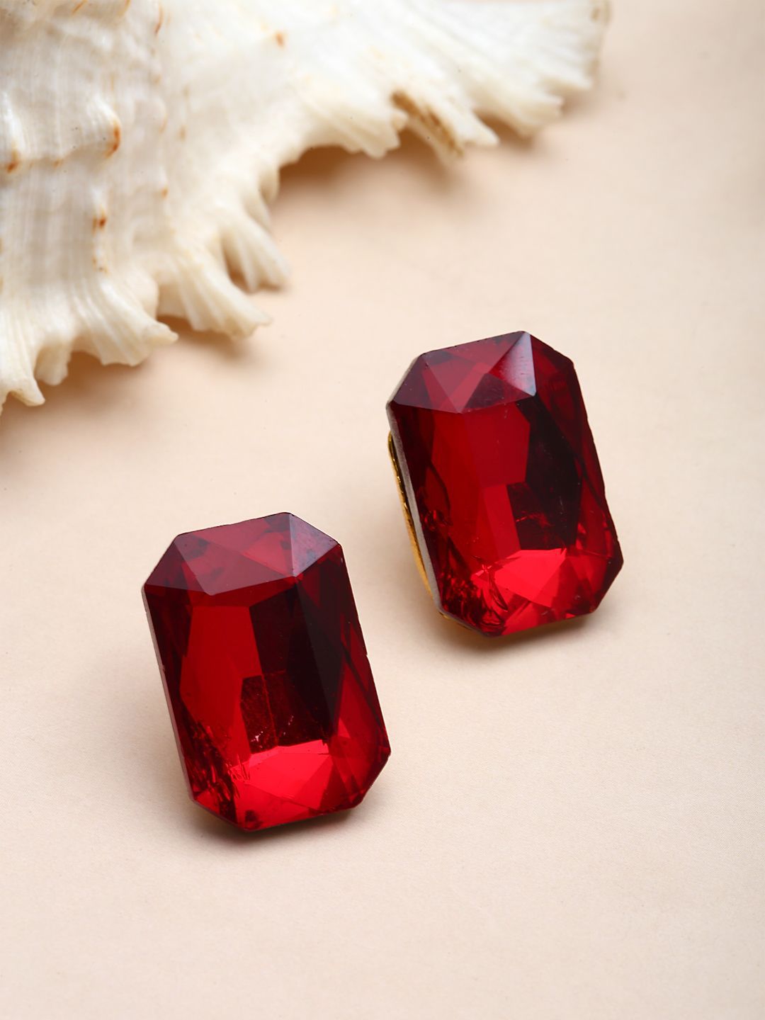 DressBerry Contemporary Studs Earrings