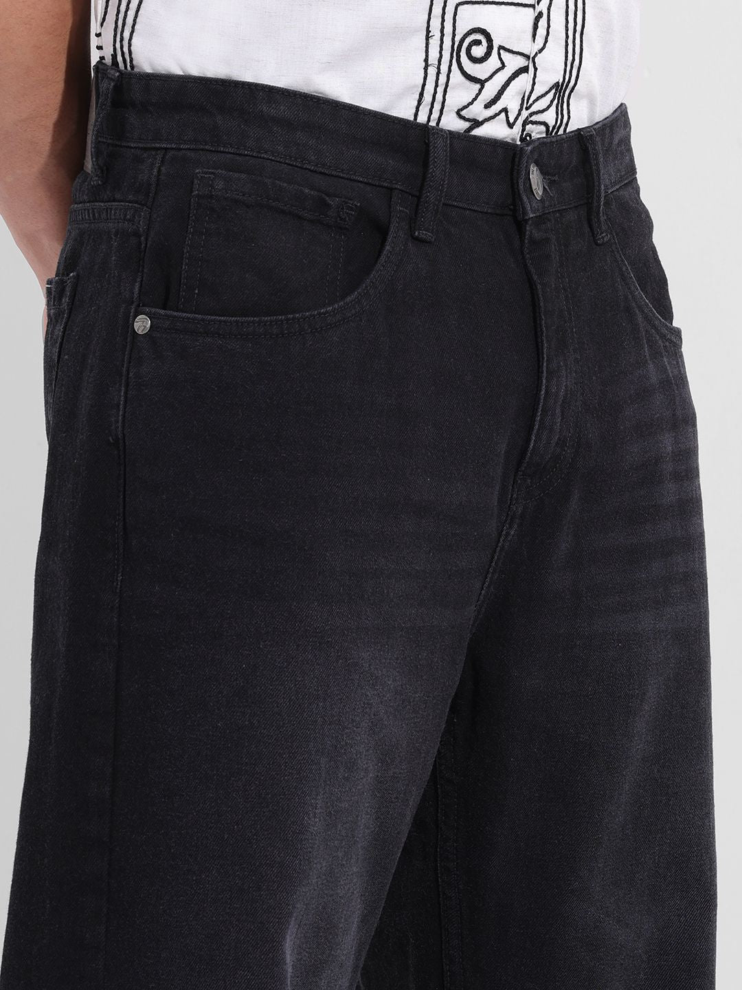 The Indian Garage Co. Men Cotton Relaxed Fit Mid-Rise Light Fade Stretchable Jeans