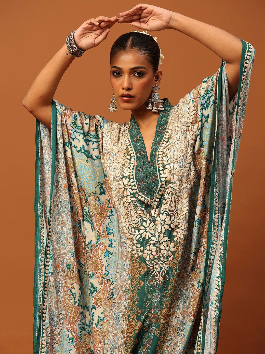Rumah Chikankari Wanita Green Crepe Chikankari Sulam Kaftan Panjang