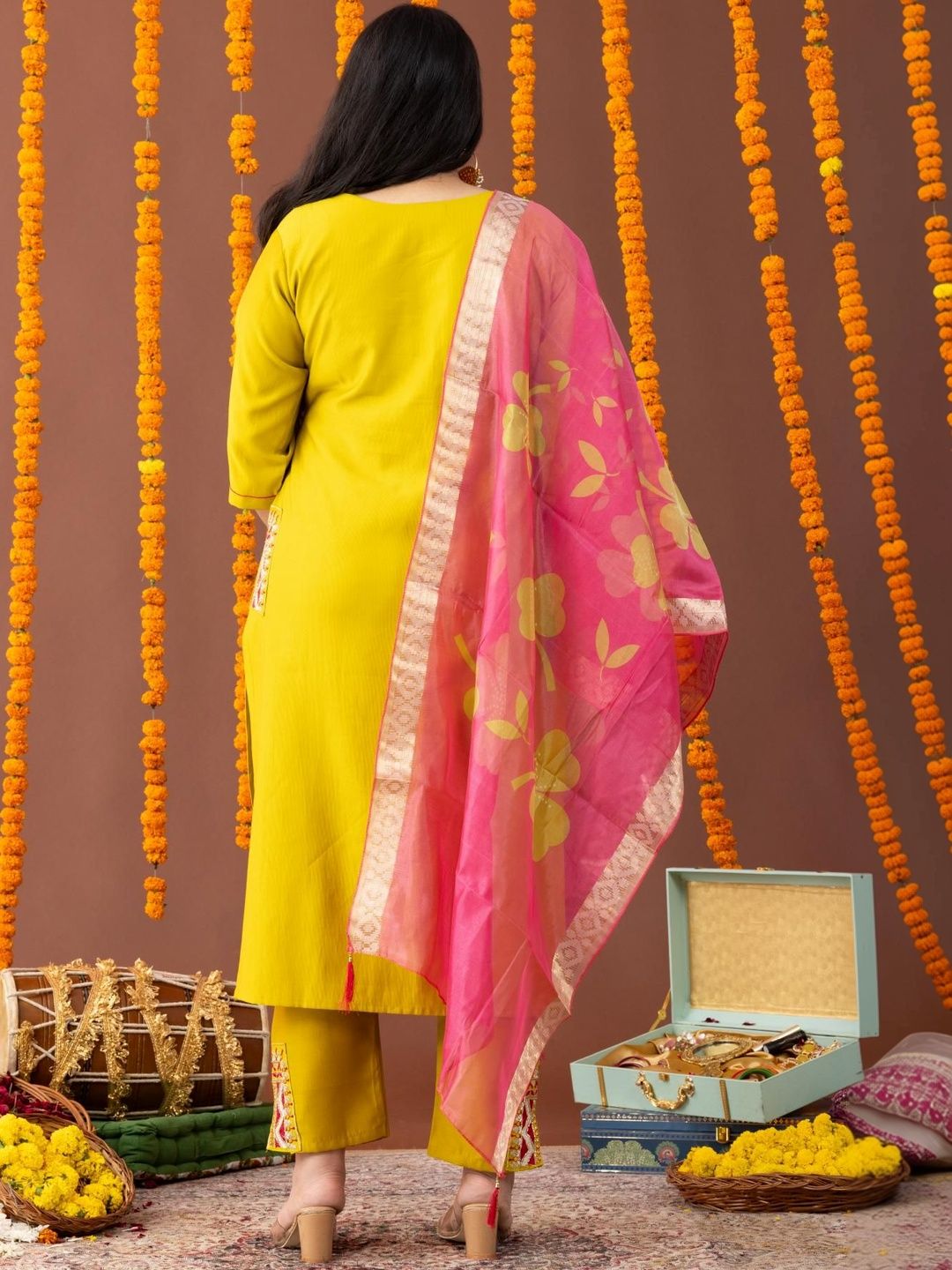 Mamicha Floral Regular Kurta & Trousers With Dupatta
