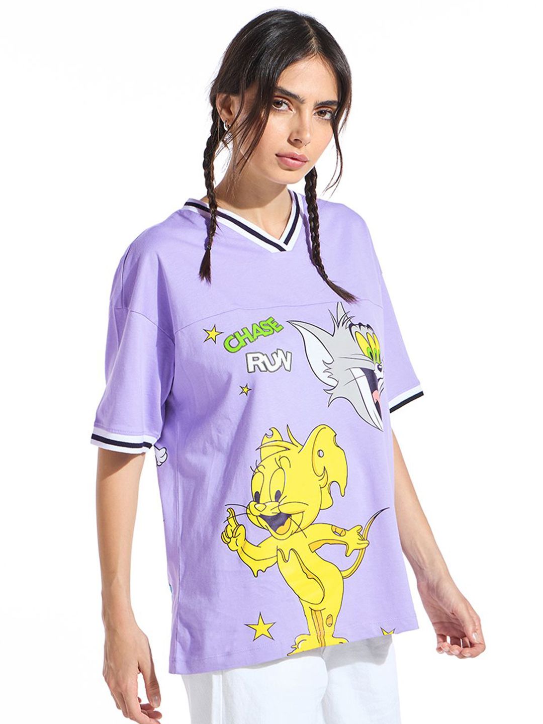 Bewakoof Women Graphic Printed V-Neck Cotton Oversized Tom & Jerry T-shirt