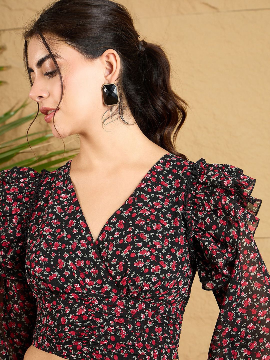 Berrylush Women Floral Printed Puff Sleeve Ruffles Crop Top