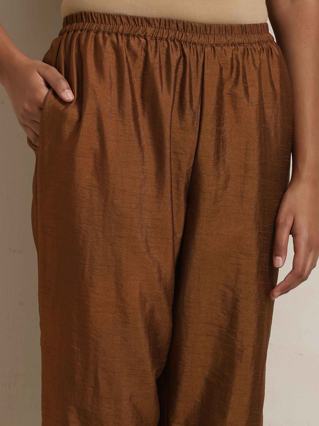 trueBrowns Colourblocked Notched Round Neck Tunic With Trousers