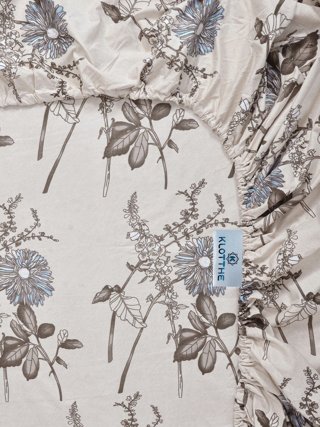 KLOTTHE Cream-Coloured Floral Printed Fitted 300 TC King Bedsheet With 2 Pillow Covers