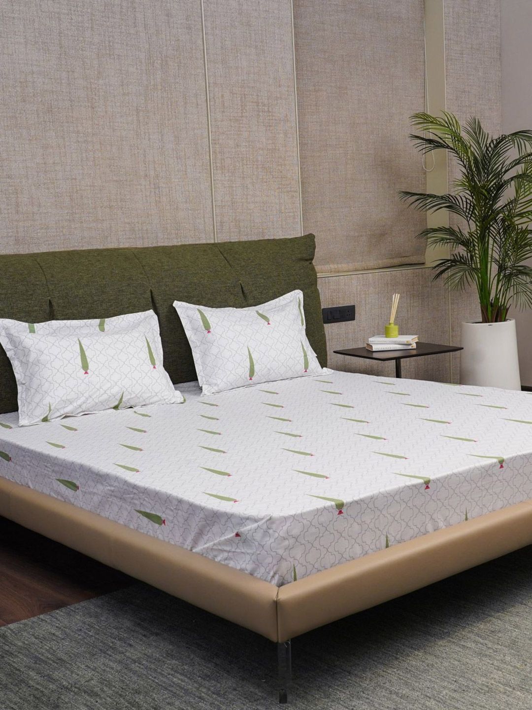 URBAN SPACE Green & White Floral 200 TC Queen Bedsheet with 2 Pillow Covers