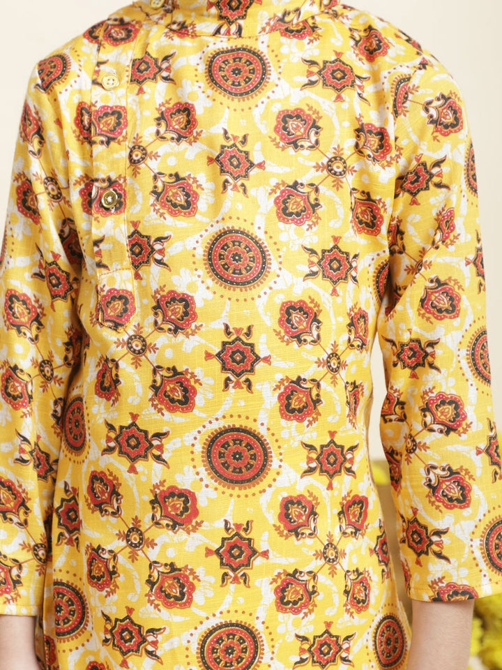 Cutiekins Boys Ethnic Motifs Printed Mandarin Collar Straight Kurta with Trousers