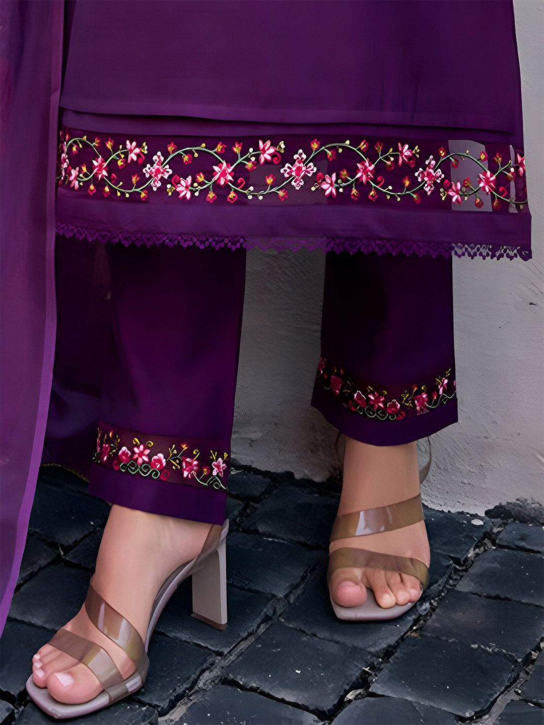 Varanga Women Floral Embroidered Regular Thread Work Kurta with Trousers & With Dupatta