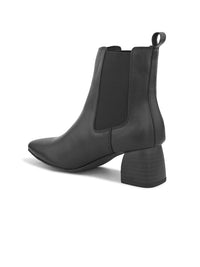 DressBerry Women Block-Heeled Chelsea Boots