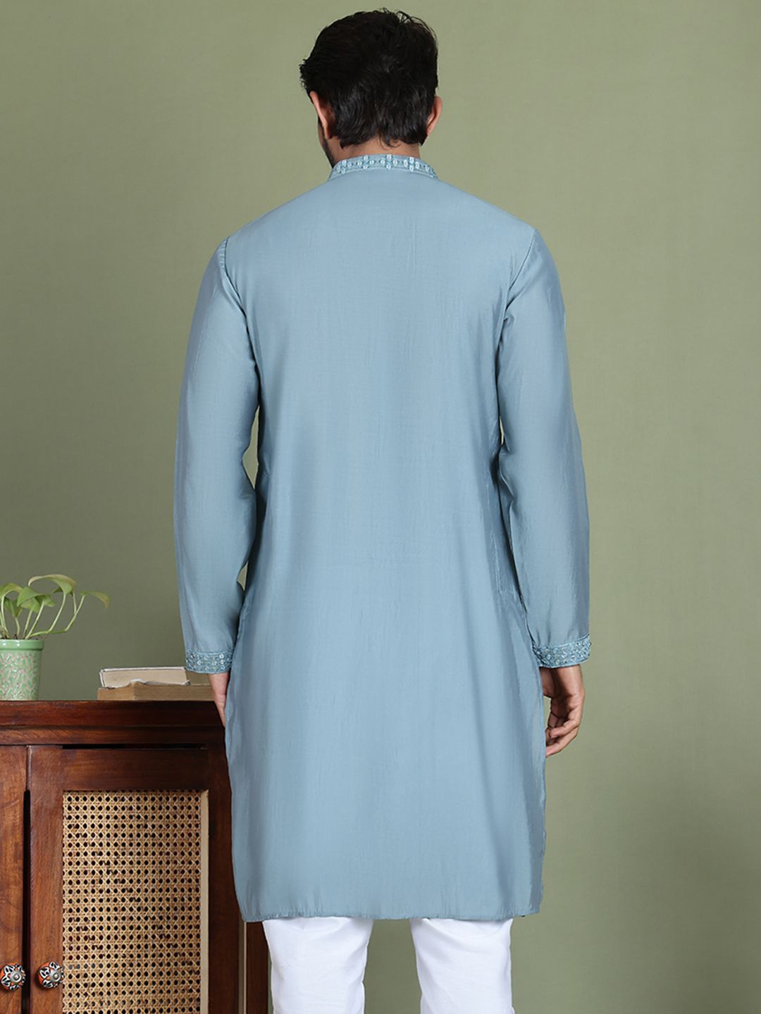 Jompers Ethnic Motifs Embroidered Mirror Work Mandarin Collar Straight Kurta