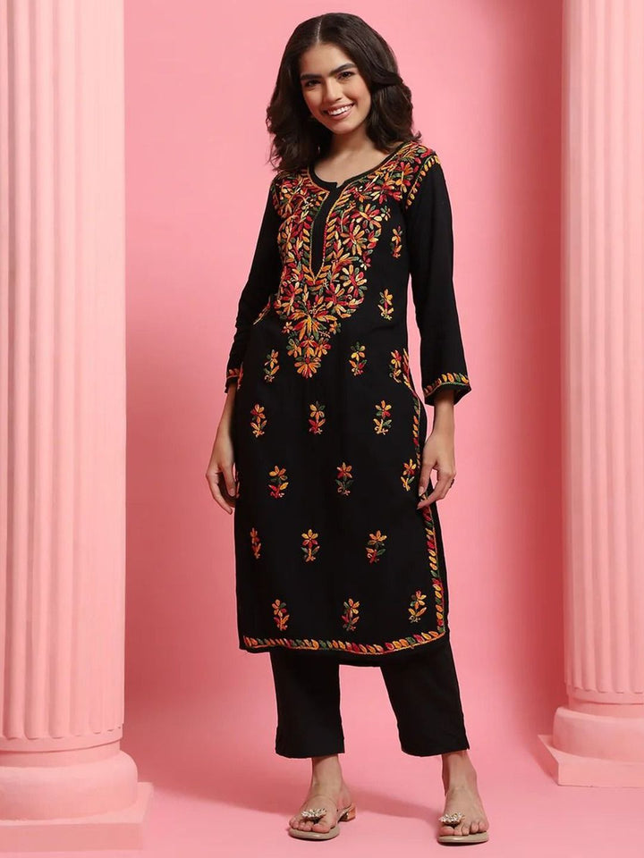 Rumah Wanita Chikankari Kurta Bersulam Chikankari Rayon Hitam