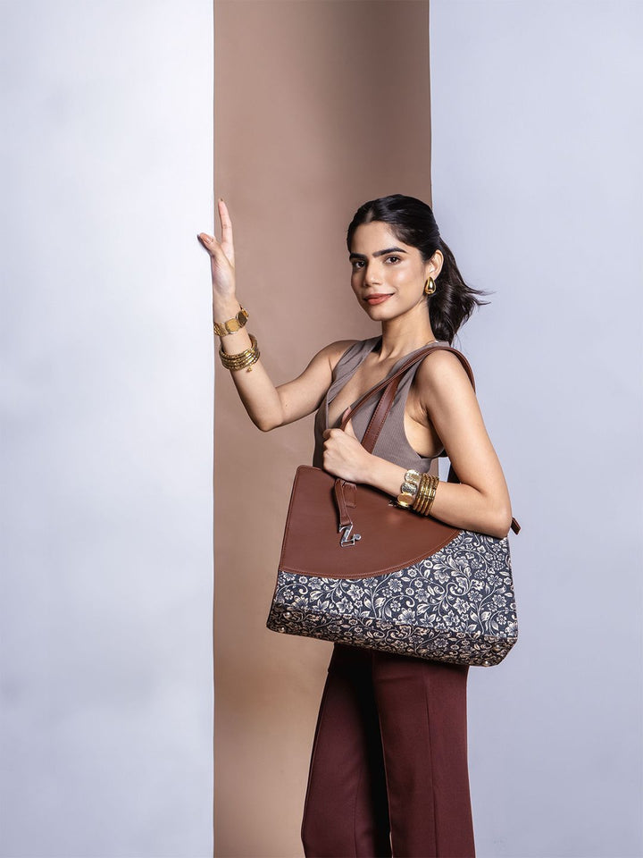 ZOUK Women Floral Printed Structured Shoulder Bag