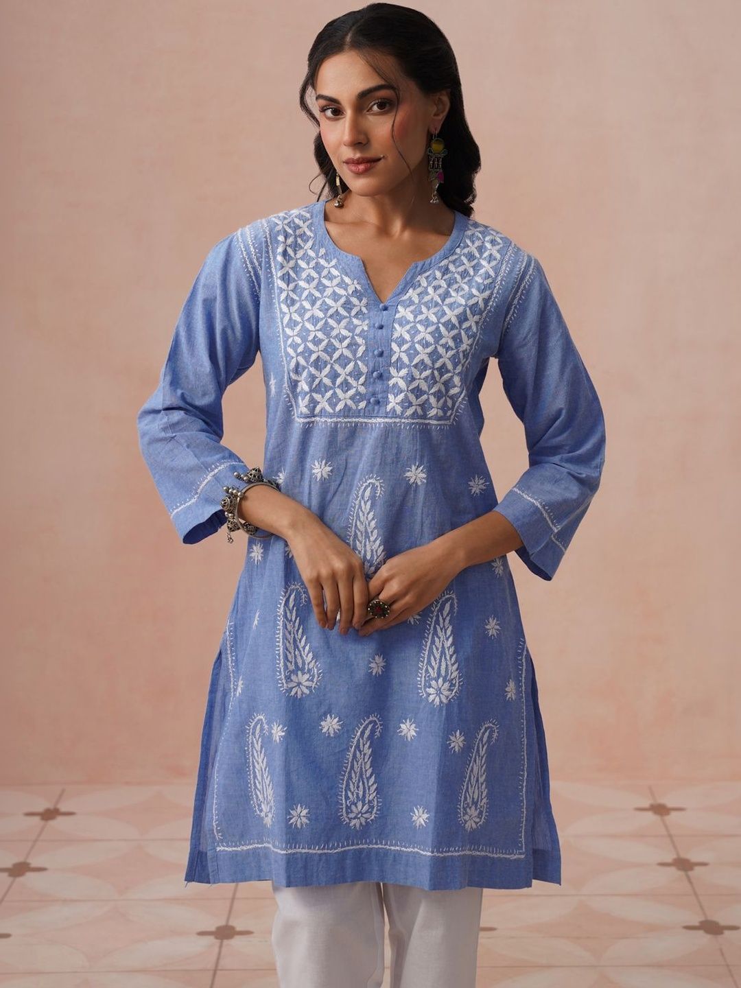 Rumah Wanita Chikankari Motif Etnik Sulam Chikankari Indigo Kurta