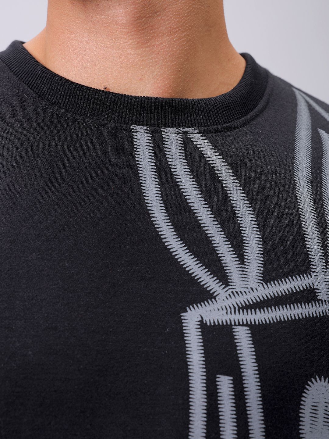 The Indian Garage Co Mens Black Oversized Abstract Overhead-Crewneck Sweatshirts