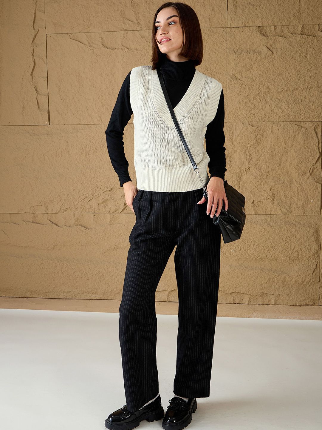 SASSAFRAS Women Crop Sweater Vest