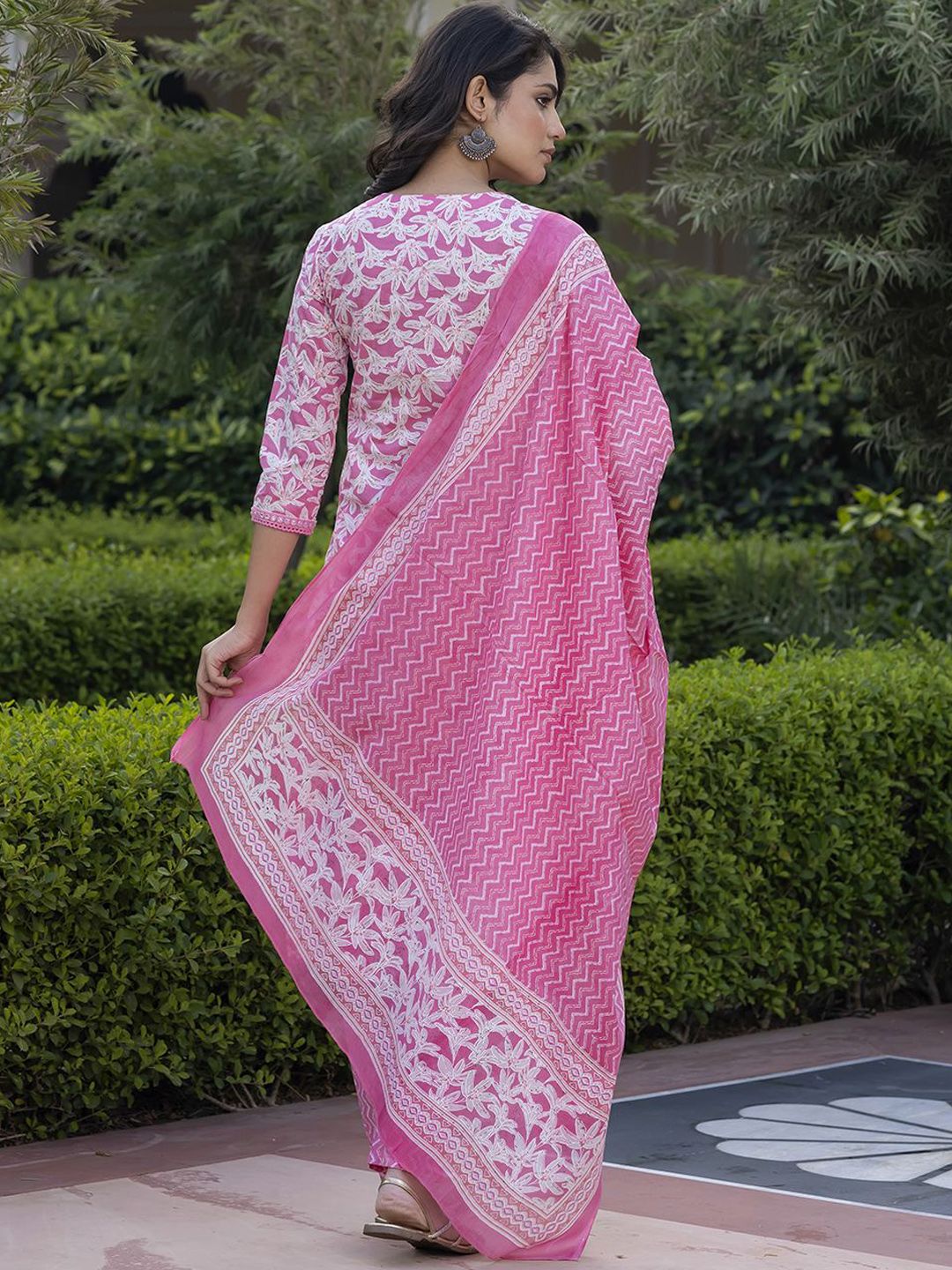 Kalini Floral Printed Mirror Work Lurus Kurta Kapas Tulen Dengan Seluar & Dupatta