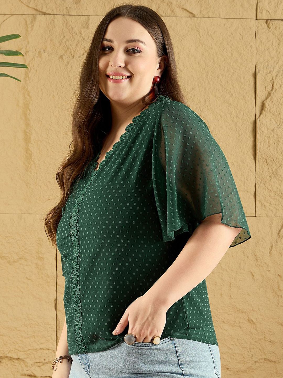 Berrylush Curve Women Abstract Printed V-Neck Top