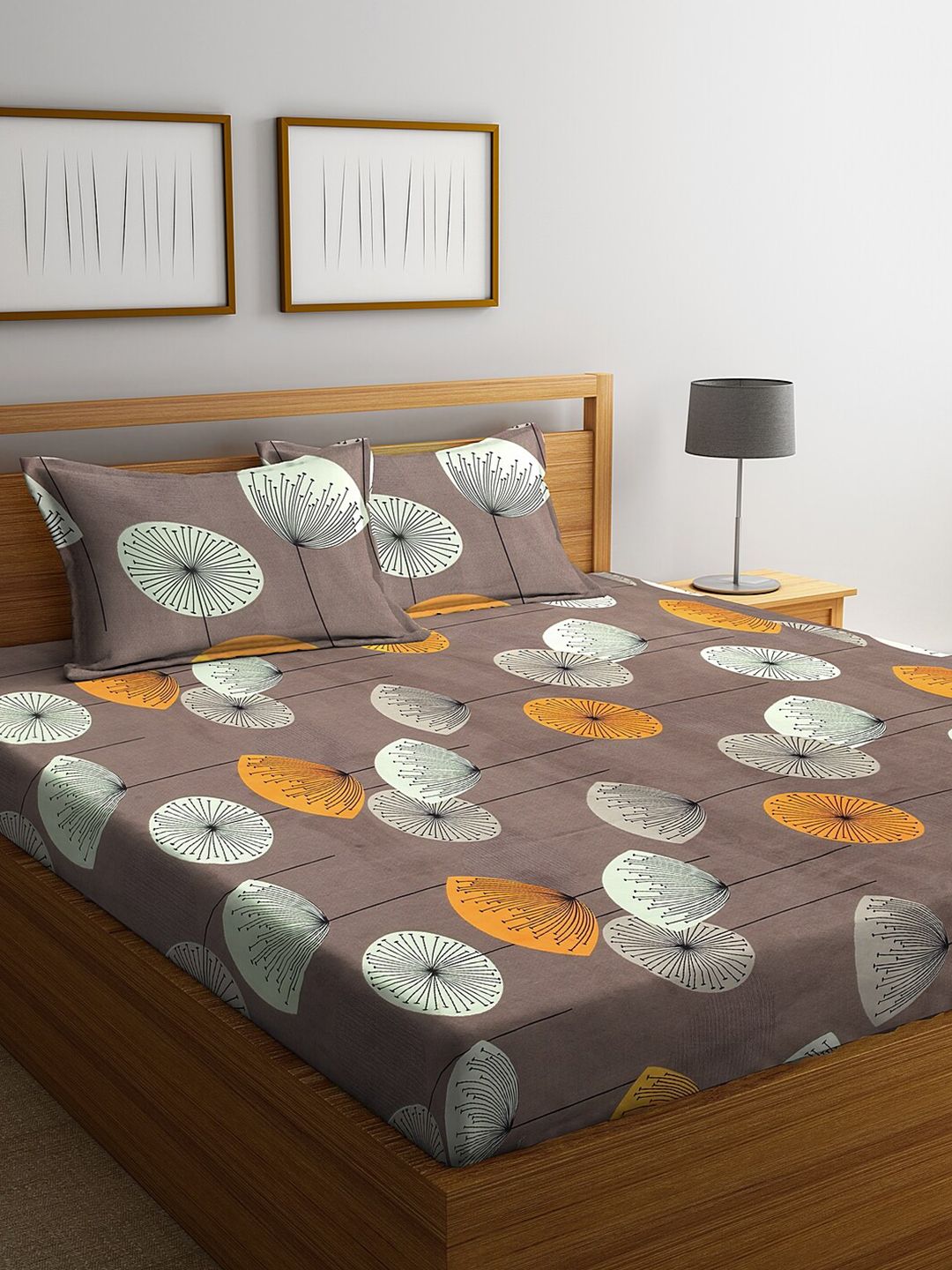 KLOTTHE Multicoloured Geometric Cotton 300 TC King Fine 2 Bedsheet with 4 Pillow Covers-98 x 85 inches