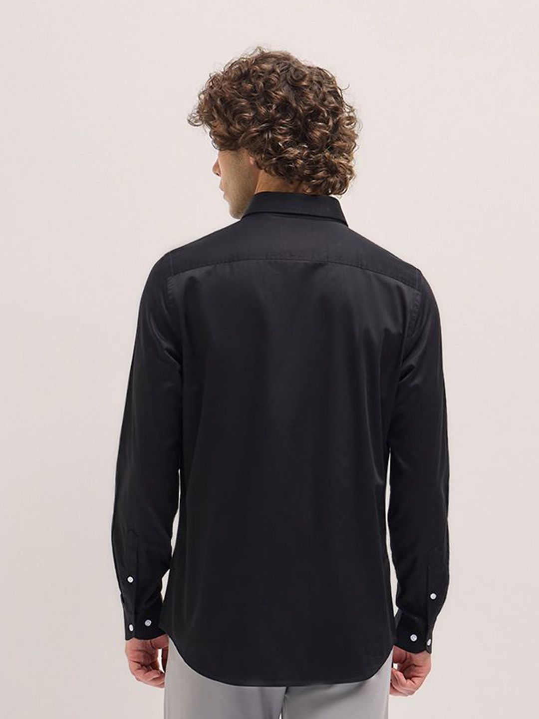 THE BEAR HOUSE Men Spread Collar Solid Cotton Tailored Fit Formal Shirt