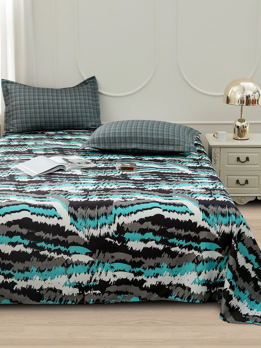 Story@home Fluorescent Green Abstract Printed 240 TC Satin Finish Queen Bedsheet Set