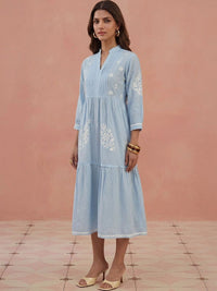 Pakaian Midi A-Line Bersulam Bunga Rumah Chikankari