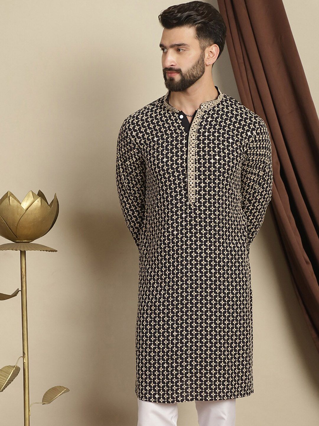 Anouk Motif Etnik Hitam Bersulam Kolar Mandarin Kurta Lurus Kapas Tulen