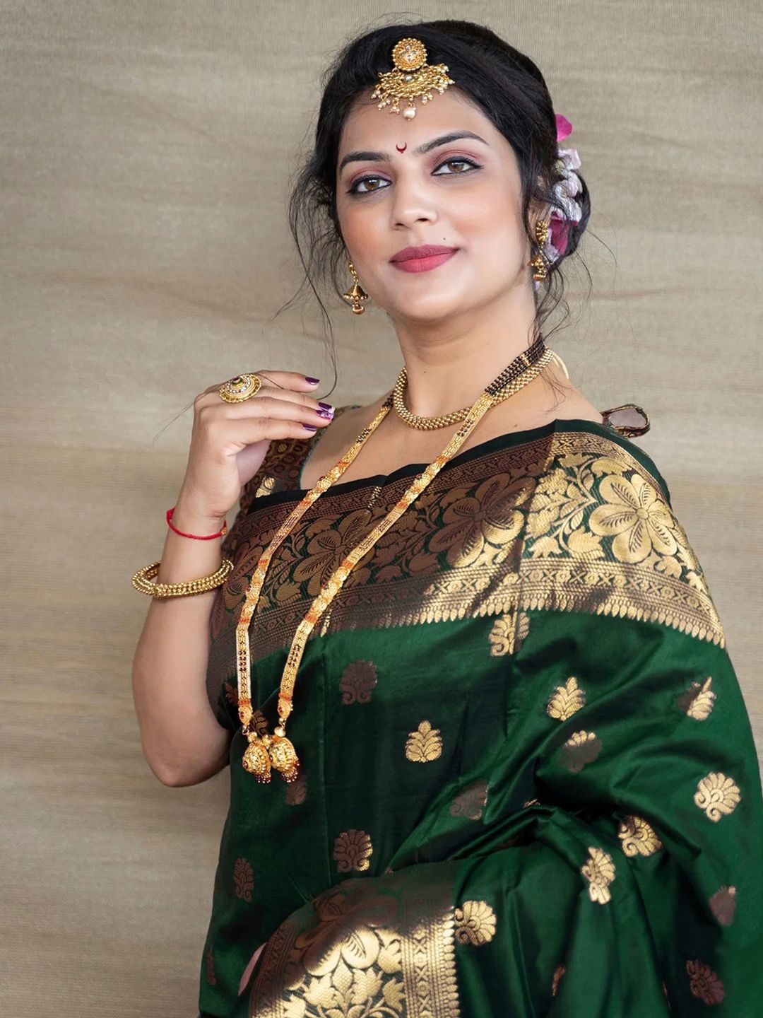 KALINI Ethnic Motifs Woven Design Zari  Banarasi Saree