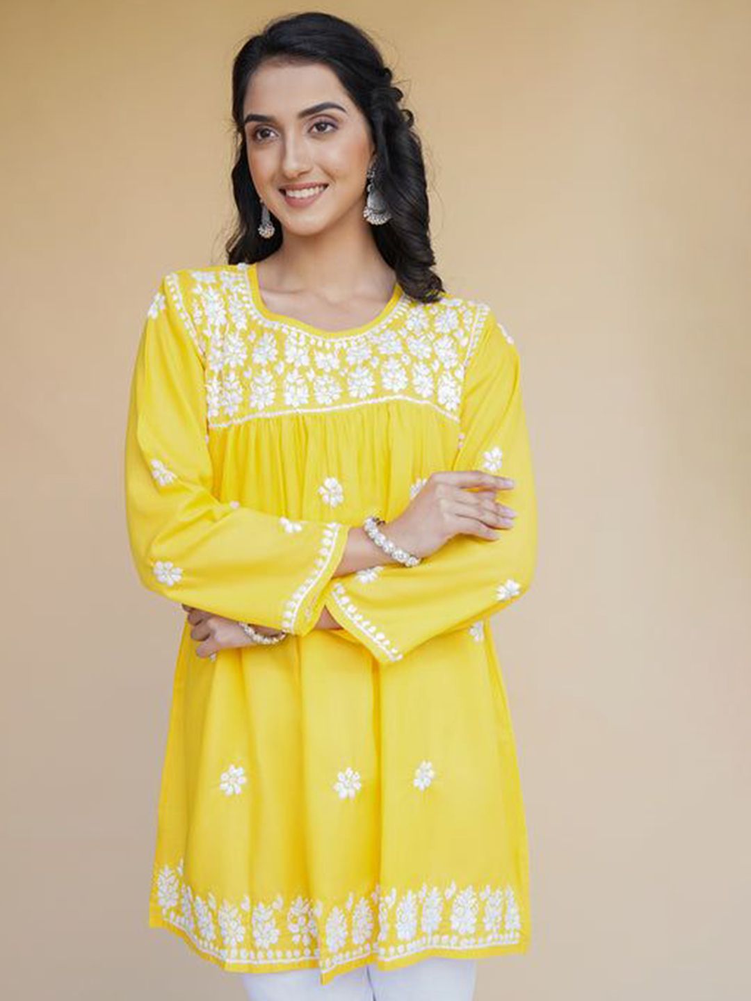 HOUSE OF KARI Floral Embroidered Round Neck Chikankari Pure Cotton Short Kurta