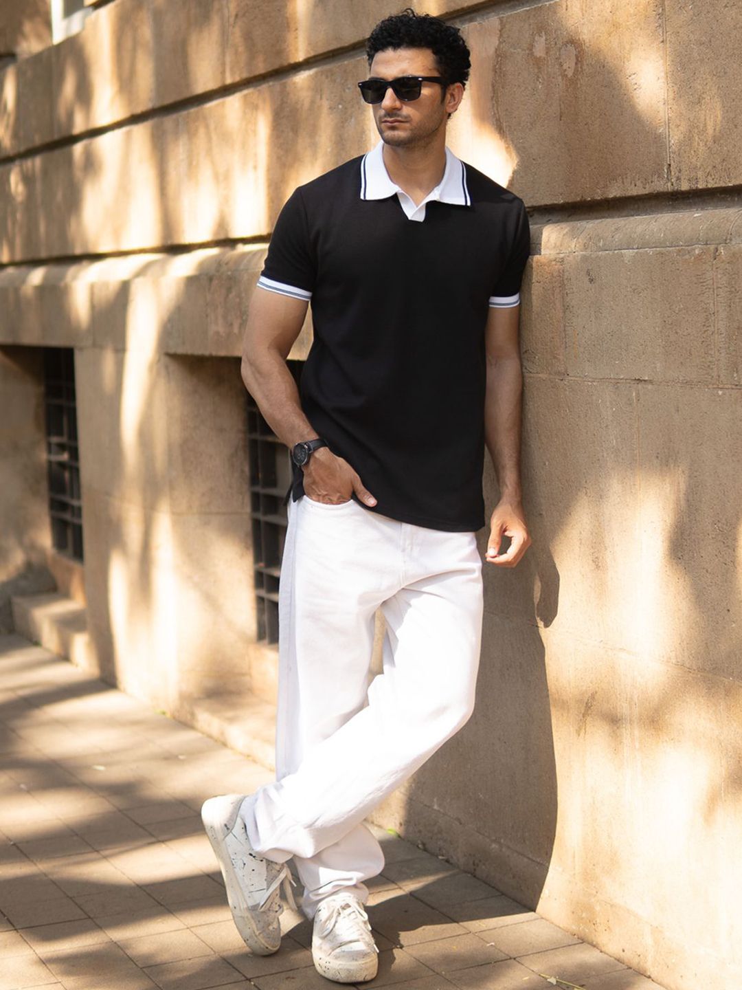 Powerlook Men Black Contrast Collar T-Shirt