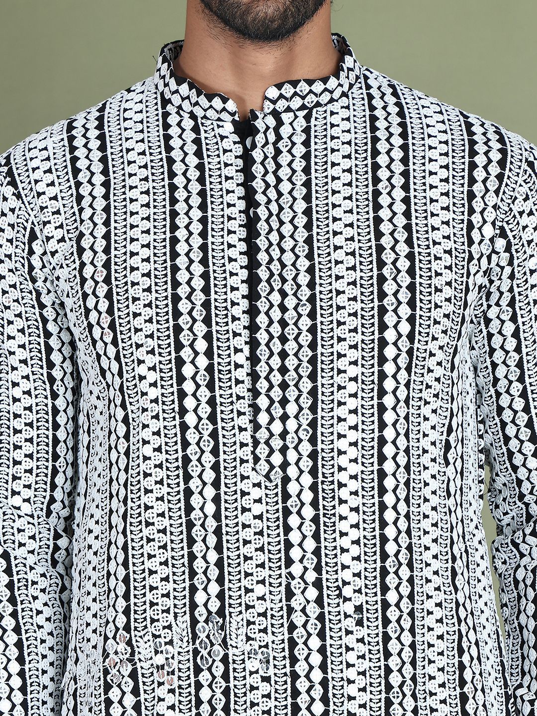 Jompers Ethnic Motifs Embroidered Mirror Work Mandarin Collar Straight Kurta