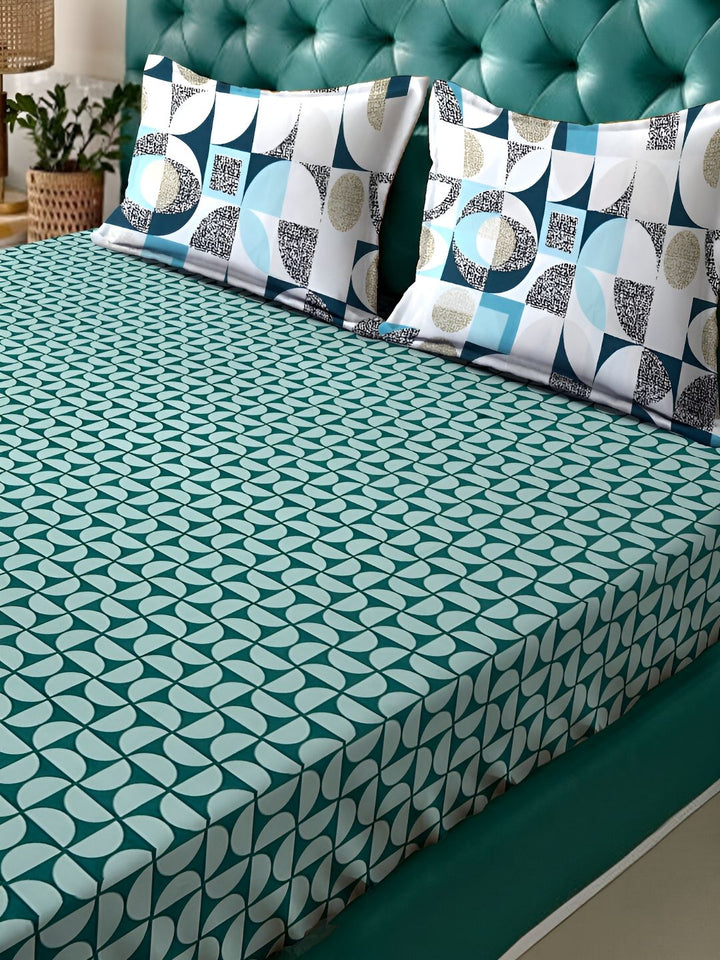 KLOTTHE Green Geometric Printed 300TC Double King Bedsheet With 2 Pillow Covers