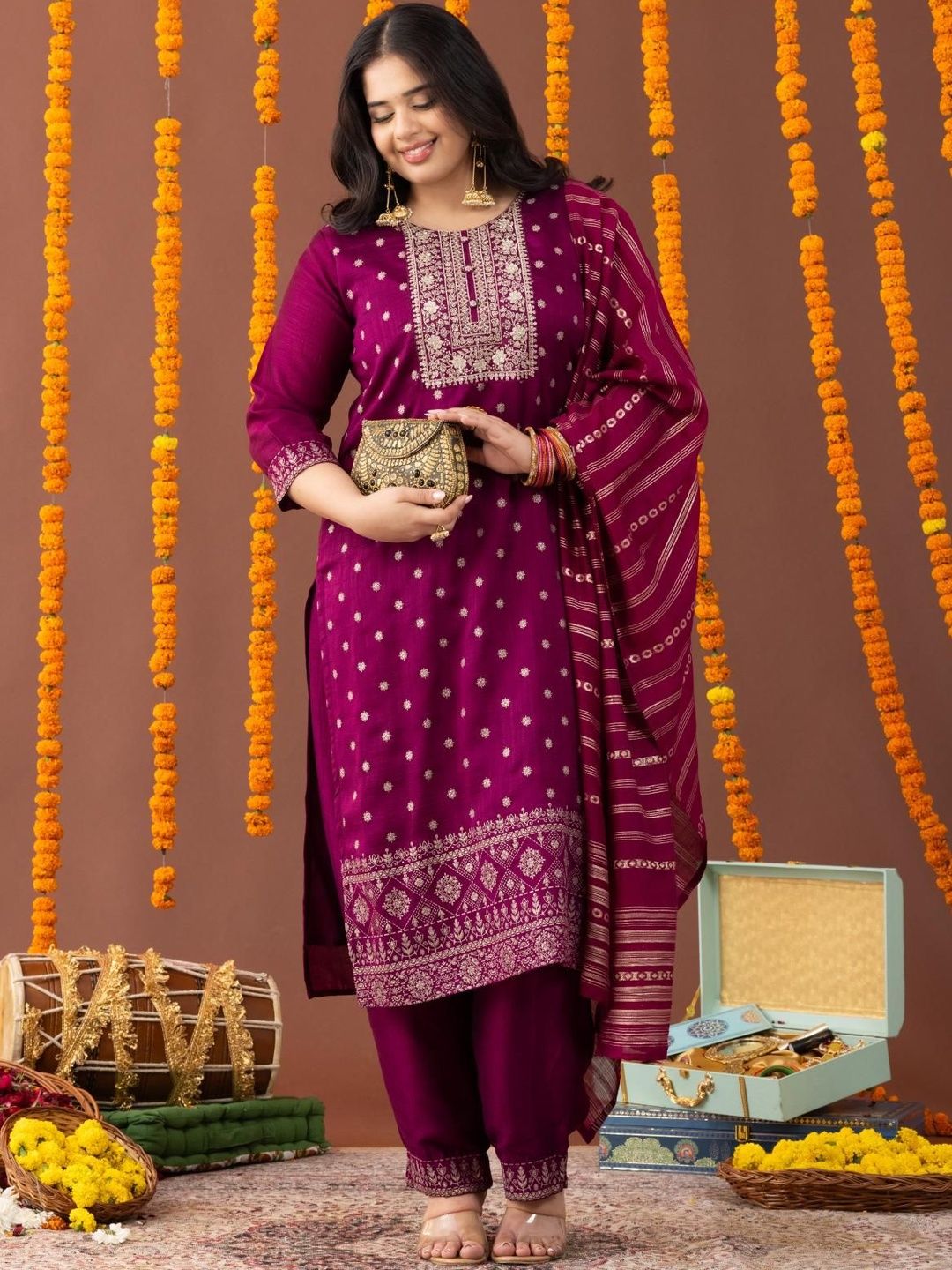 Kurta & Seluar Biasa Bersulam Bunga Mamicha Dengan Dupatta