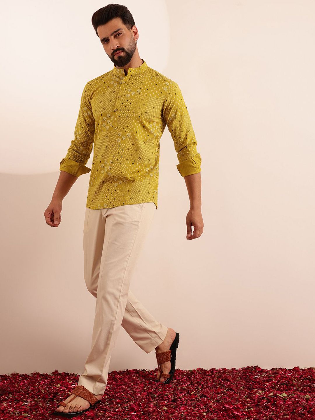 Kurta Pendek Kolar Mandarin Bercetak Motif Etnik Anouk