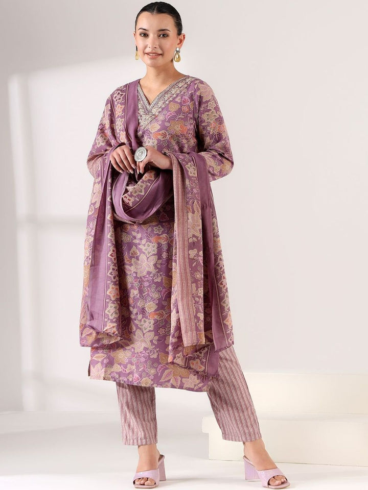 Mamicha Women Floral Printed Regular Thread Work Kurta with Trousers & With Dupatta